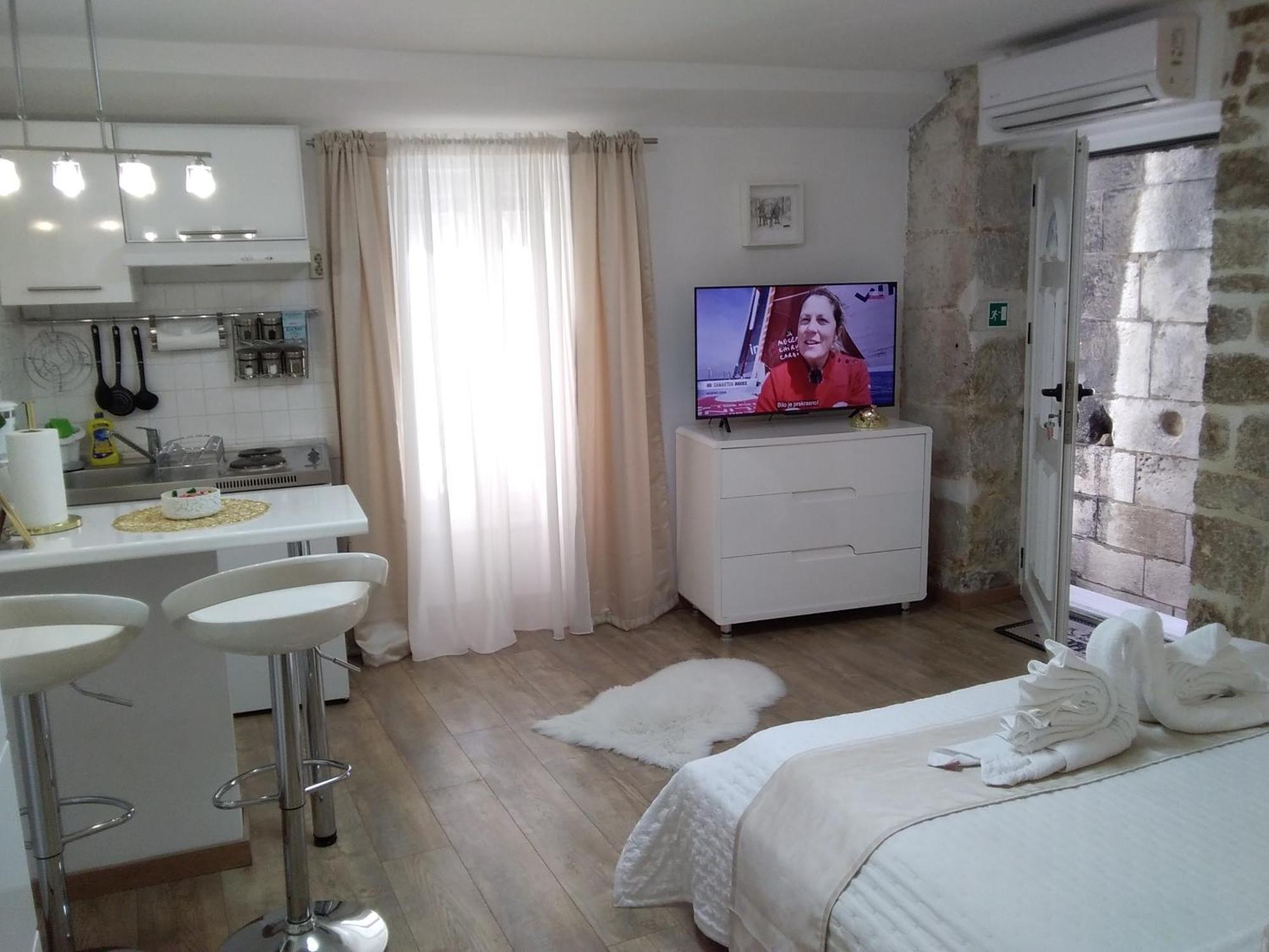 Private Apartments In Diocletians Palace Split Exterior photo