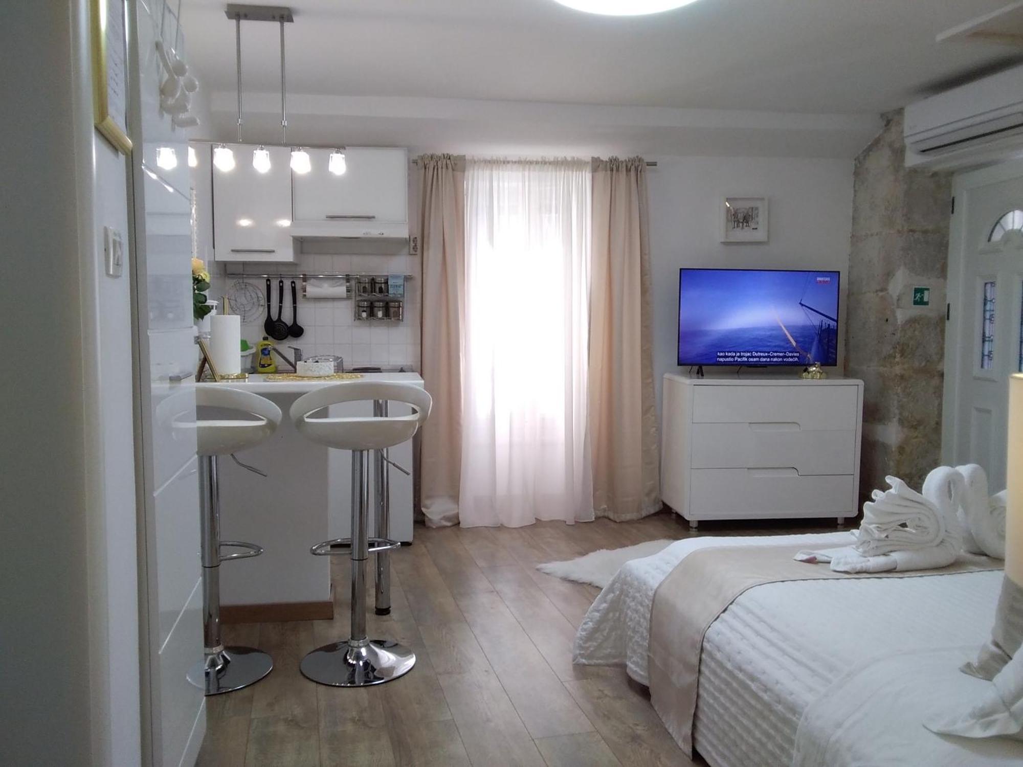 Private Apartments In Diocletians Palace Split Exterior photo