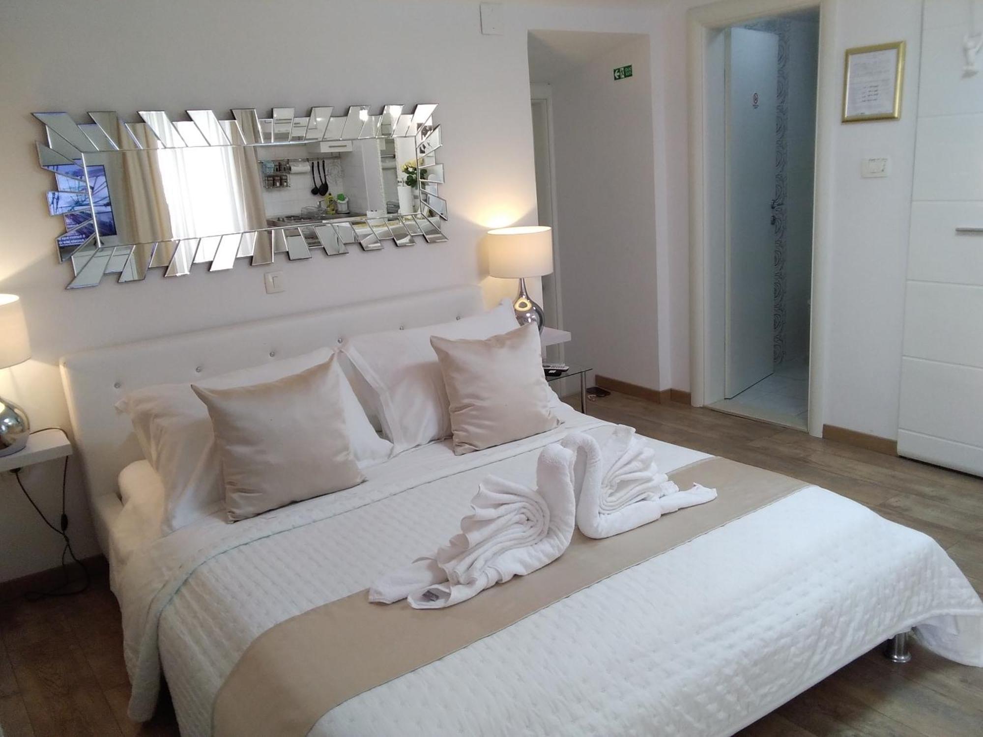 Private Apartments In Diocletians Palace Split Exterior photo