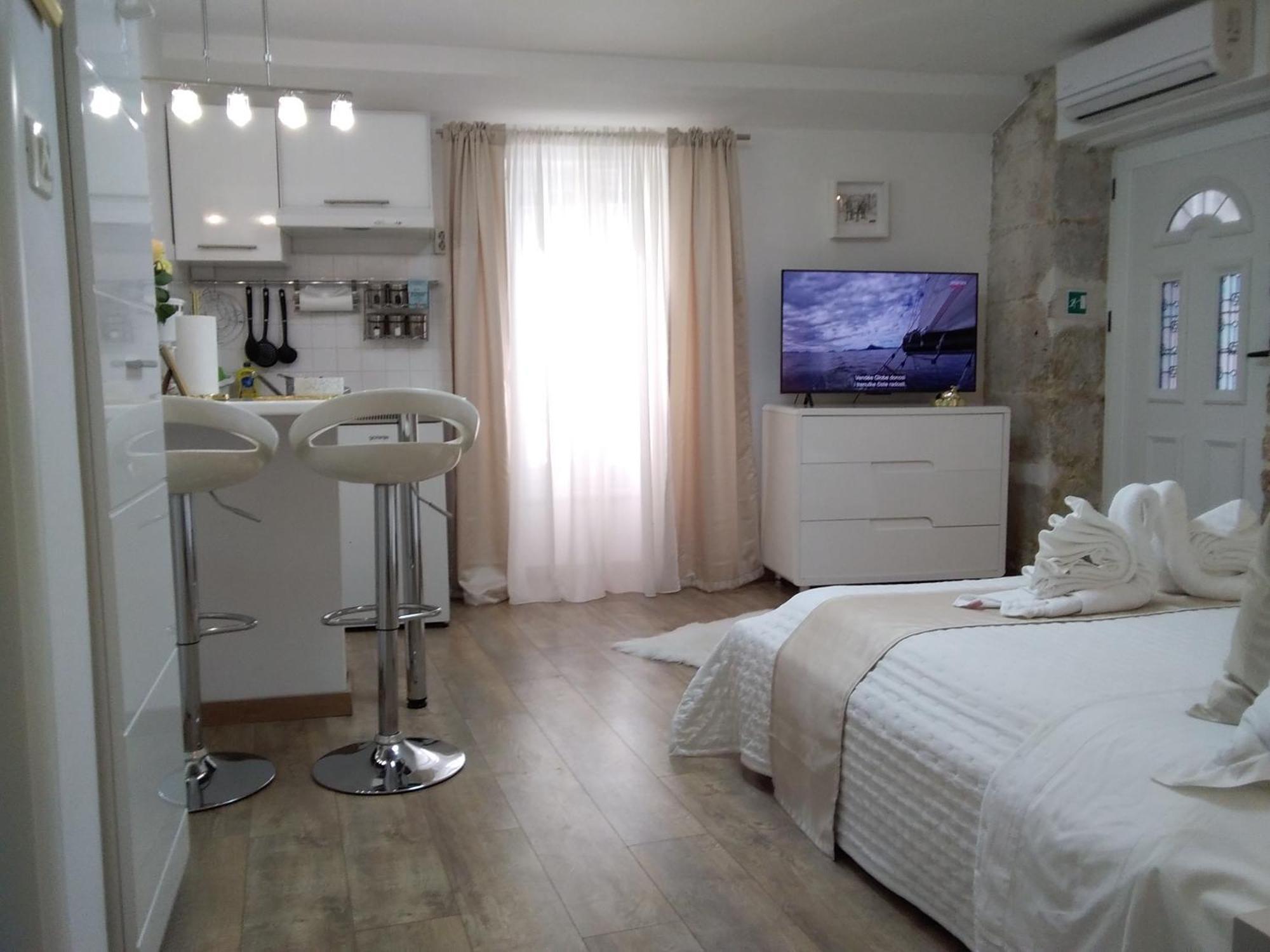 Private Apartments In Diocletians Palace Split Exterior photo